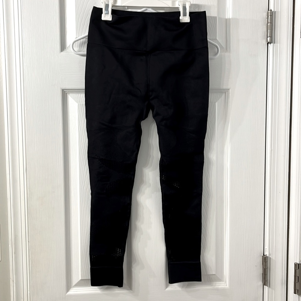 Women’s Fabletics Workout leggings size Medium